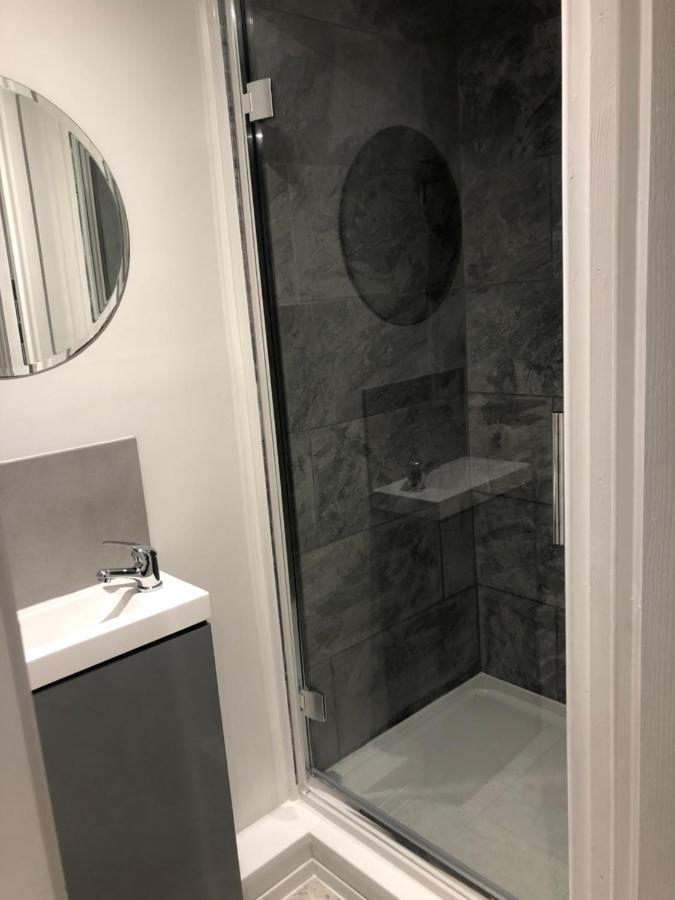 Exclusive Modern Decorated 1 Bedroom Detached Studio Нюпорт Екстериор снимка